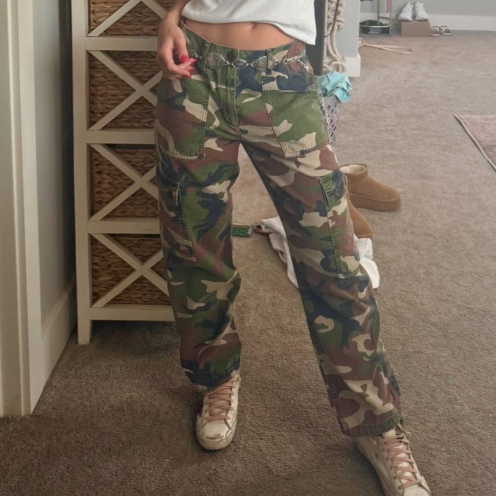 Camo low rise cargo pants